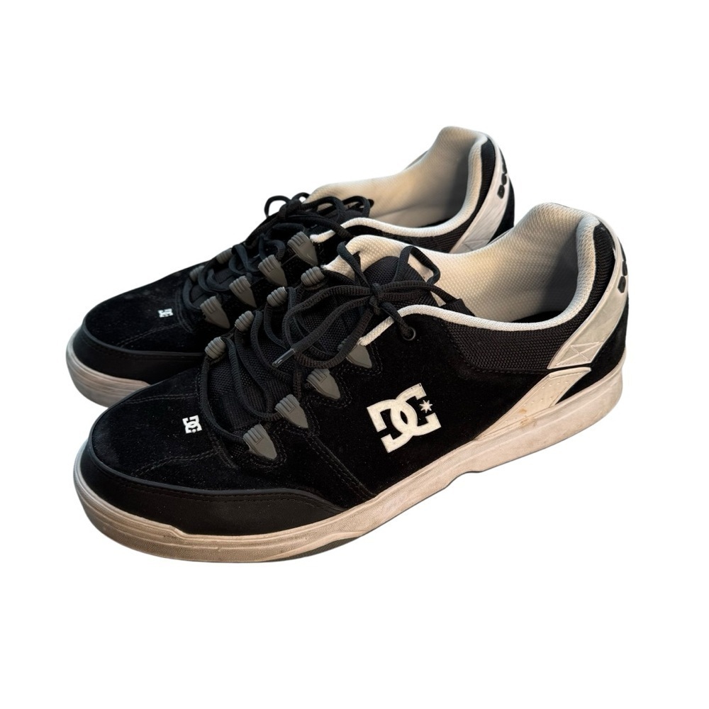 US 14 DC Shoes Men's Black White Skate Retro Style Syntax Low